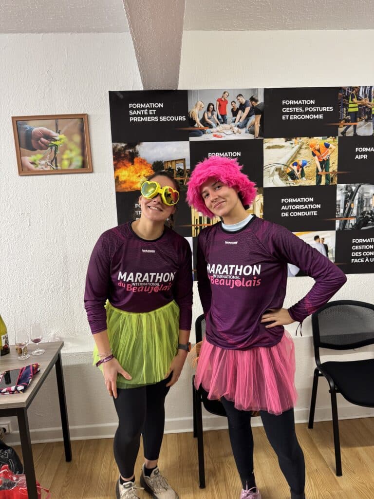 Starter Formation propose un module axé sur la gestion des conflits et la prévention du braquage. Le programme traite de l’analyse des situations sensibles, des techniques de communication pour désamorcer un conflit, des comportements à adopter lors d’un braquage et des procédures internes associées. L’objectif est d’améliorer la maîtrise des situations à risque et d’assurer une réponse adaptée et sécurisée.